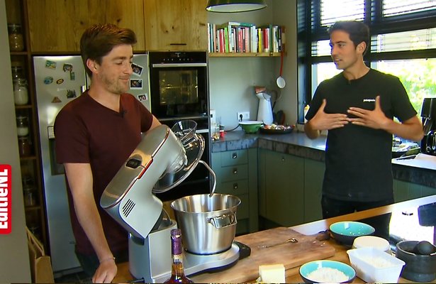 Kijk terug: Hugo Kennis bakt de verjaardagskoekjes van Máxima